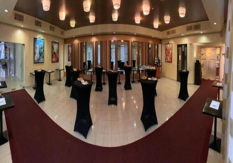 Отель Continental