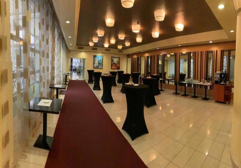 Отель Continental