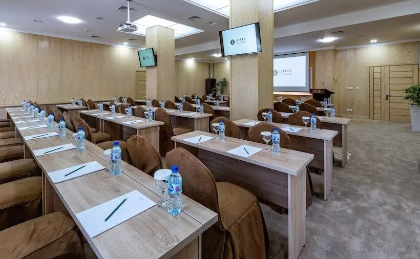 Lotte City Hotels Tashkent Palace