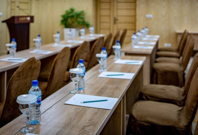 Lotte City Hotels Tashkent Palace