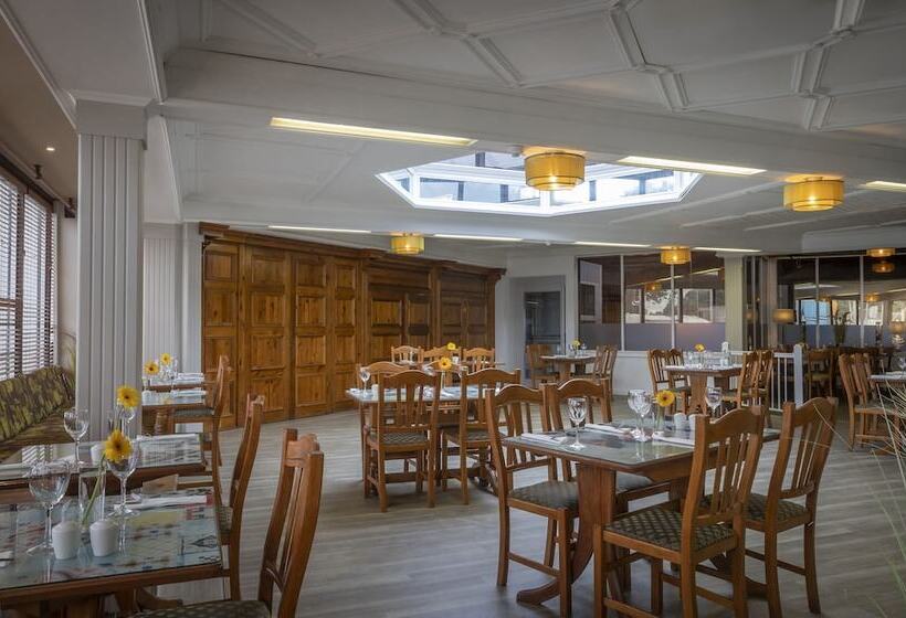 The Gleneagle Hotel & Apartments