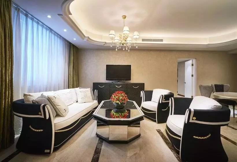 Отель Windsor Plaza