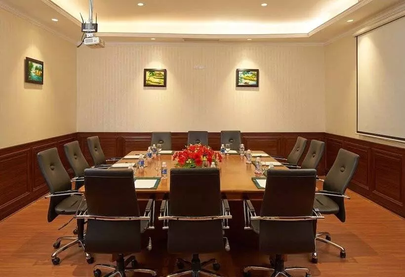 Отель Windsor Plaza