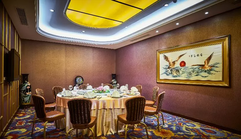 Отель Windsor Plaza