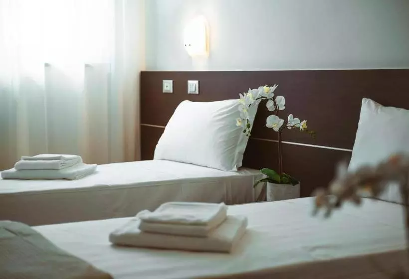 هتل Albergo Commercio