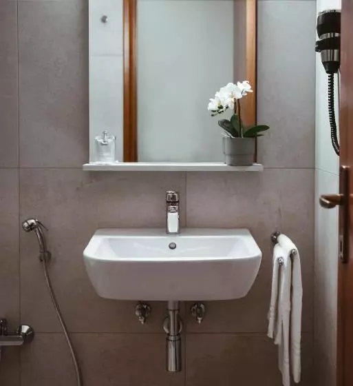 هتل Albergo Commercio