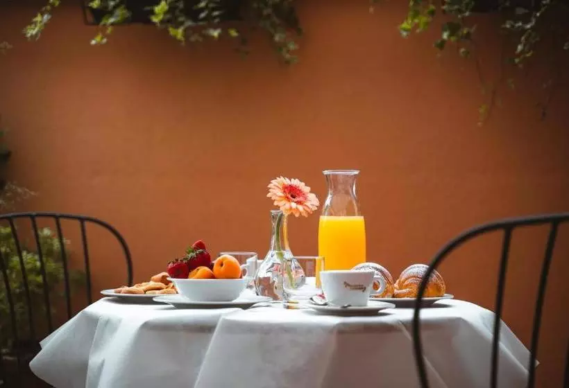 هتل Albergo Commercio