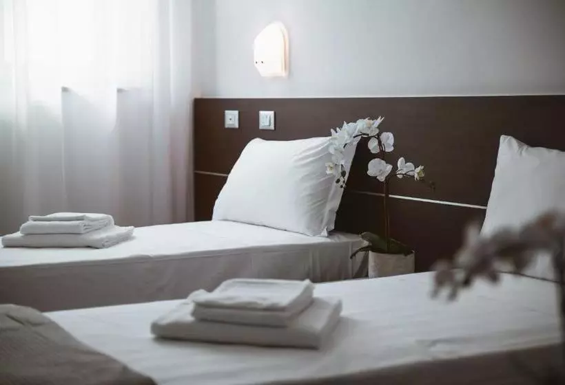 هتل Albergo Commercio