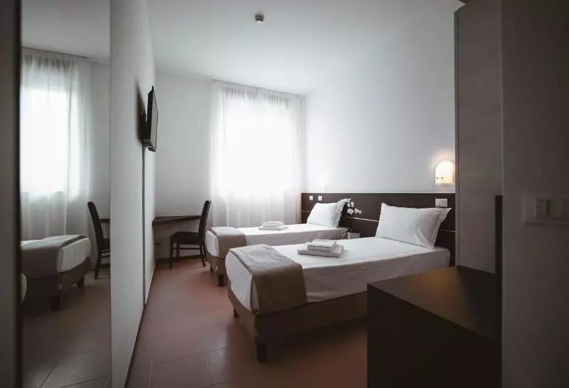 هتل Albergo Commercio