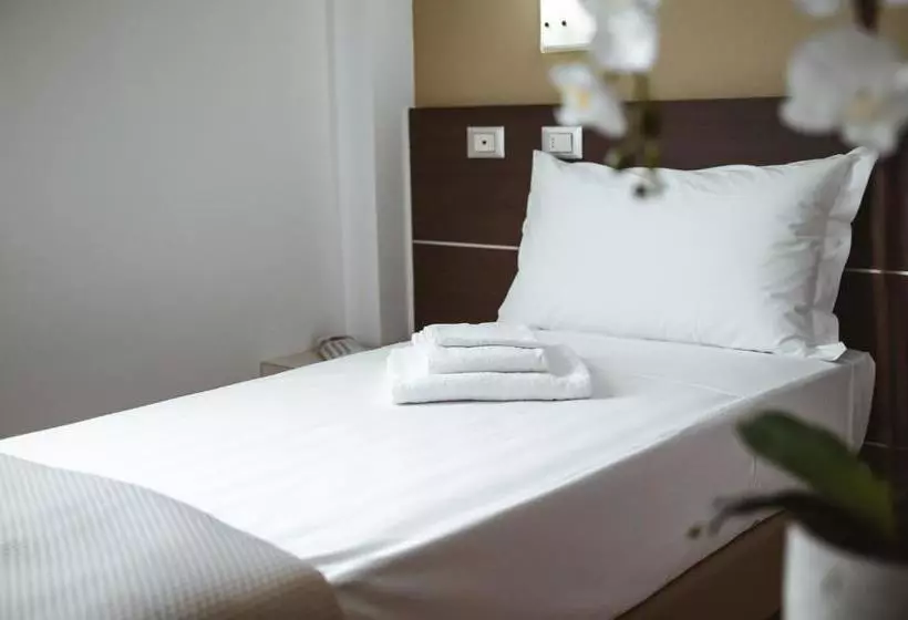 هتل Albergo Commercio