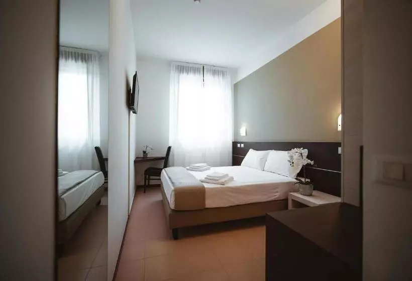 هتل Albergo Commercio