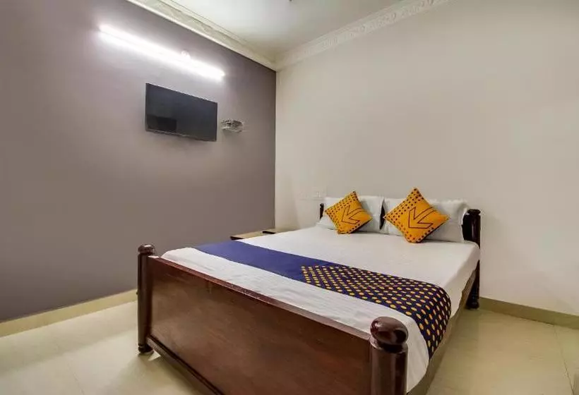 ホテル Spot On 64765 Gangotri Lodge