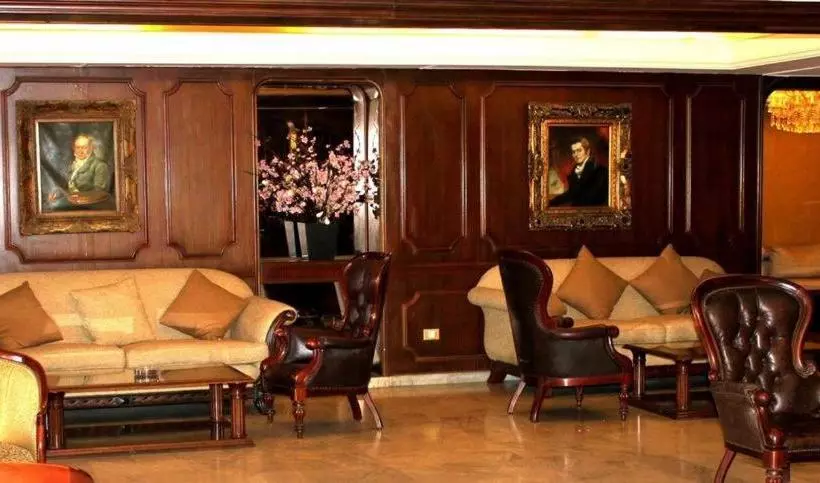 هتل Aquarium  & Resort