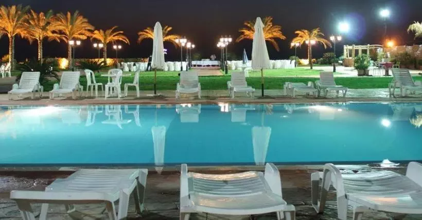 هتل Aquarium  & Resort