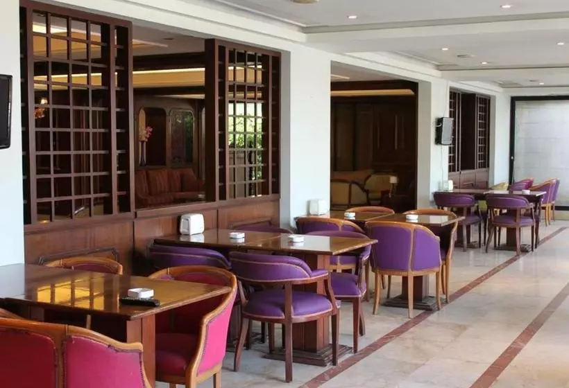 هتل Aquarium  & Resort