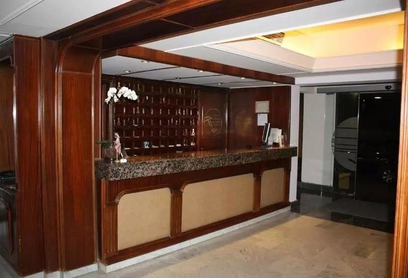 هتل Aquarium  & Resort