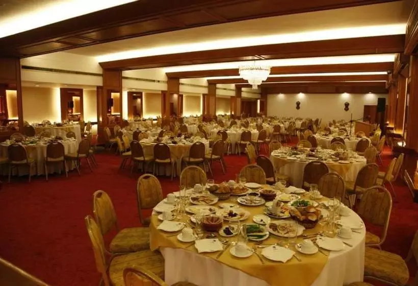 هتل Aquarium  & Resort