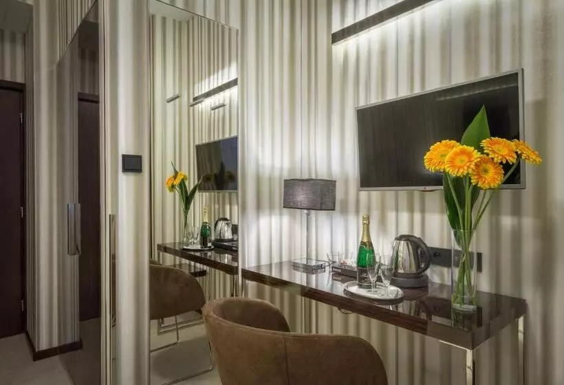 Отель Clementin