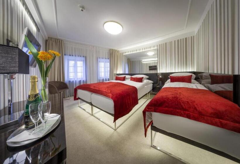 Отель Clementin