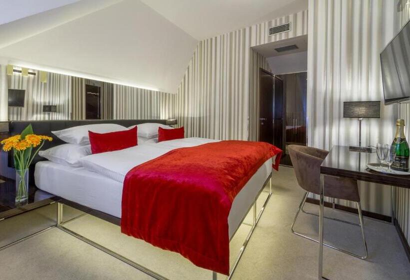 Отель Clementin