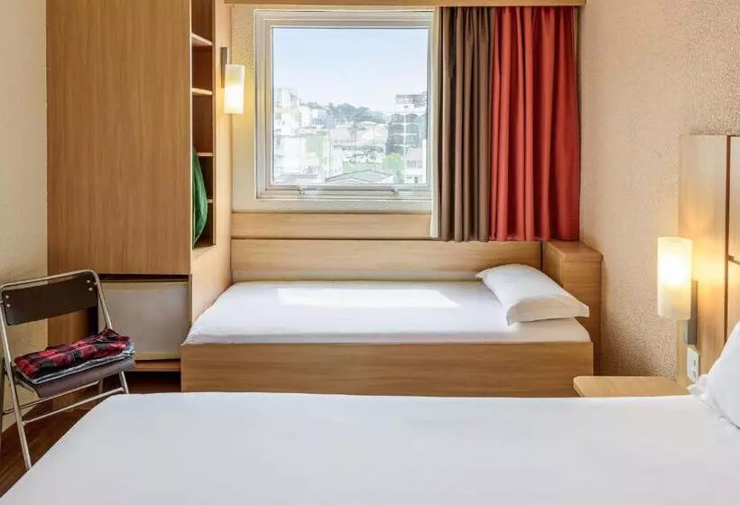 ホテル Ibis Blumenau