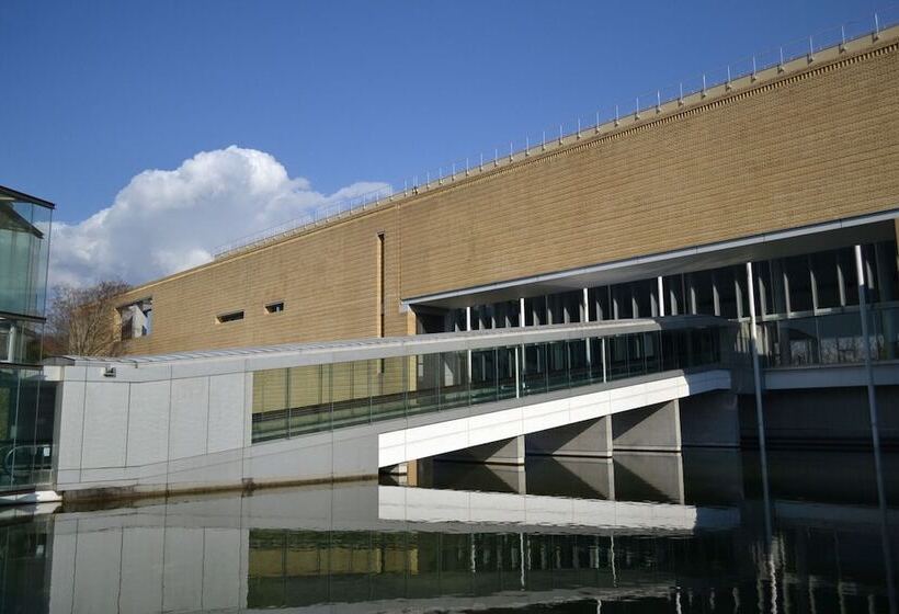 בית מלון כפרי Okura Akademia Park