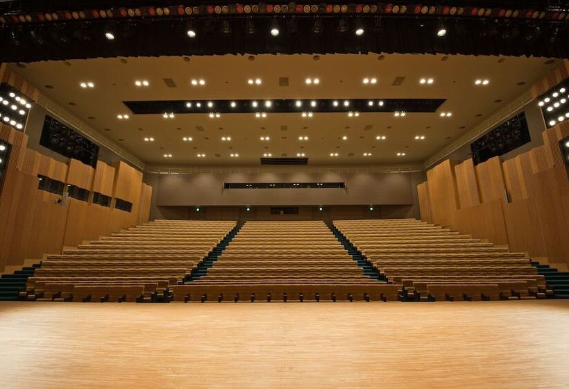 בית מלון כפרי Okura Akademia Park