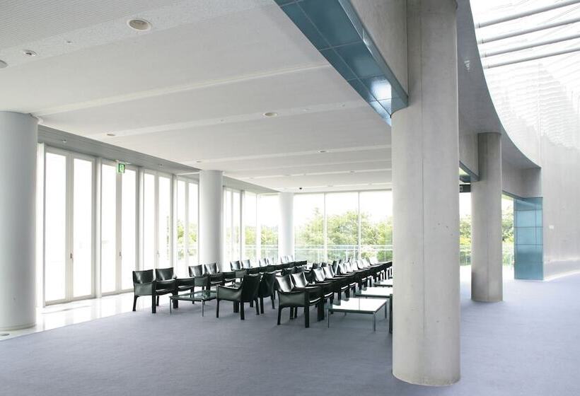 בית מלון כפרי Okura Akademia Park