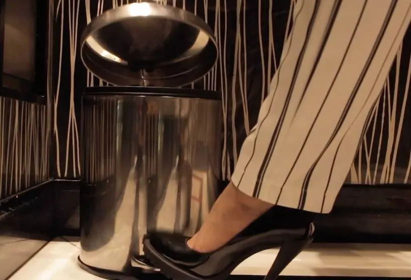 Отель The Bellevue Manila