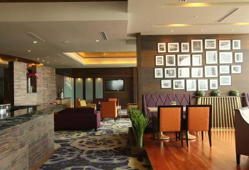 Отель The Bellevue Manila