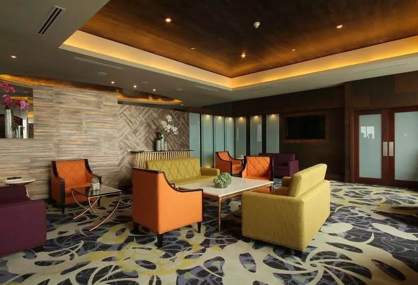 Отель The Bellevue Manila