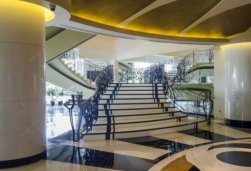 Отель The Bellevue Manila