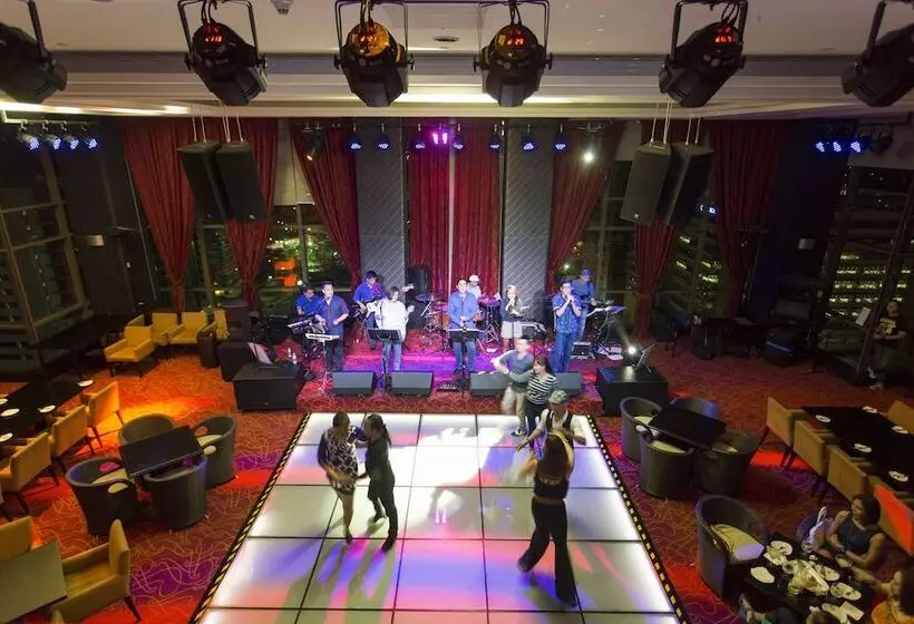 Отель The Bellevue Manila