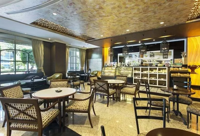 Отель The Bellevue Manila