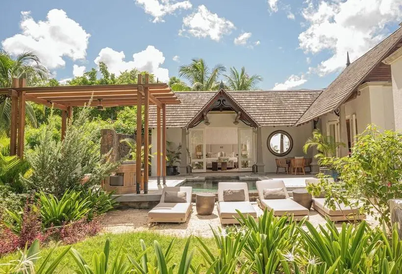 Maradiva Villas Resort And Spa