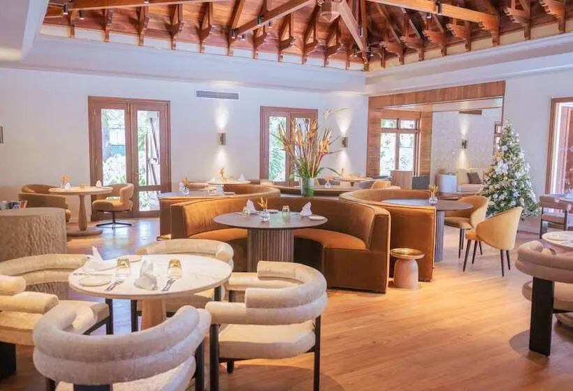 Maradiva Villas Resort And Spa