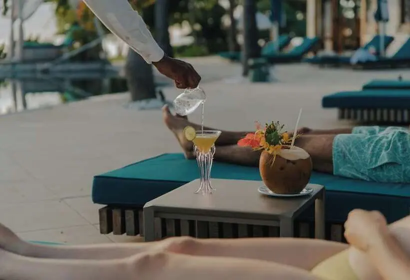Maradiva Villas Resort And Spa