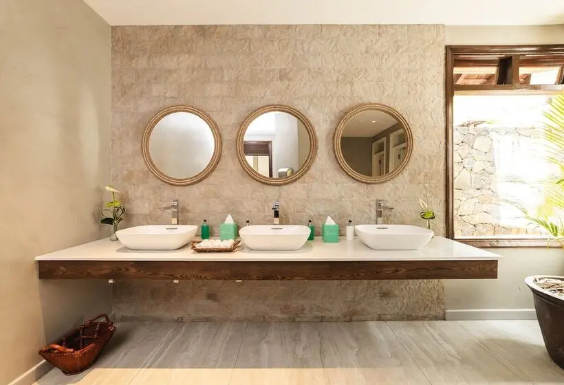 Maradiva Villas Resort And Spa