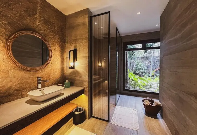 Maradiva Villas Resort And Spa