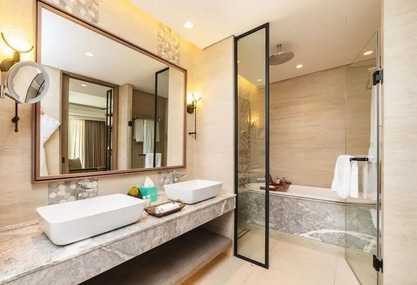 Maradiva Villas Resort And Spa