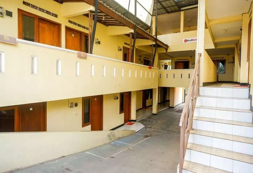 Majatalo Reddoorz Syariah Near Gor Satria 4