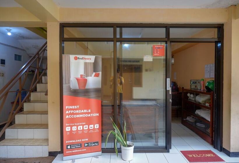 بنسيون Reddoorz Syariah Near Gor Satria 4