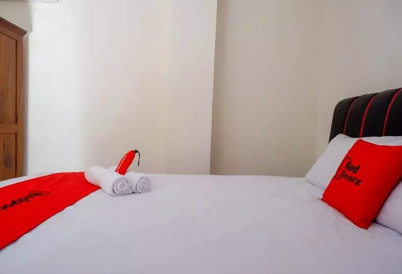 Majatalo Reddoorz Syariah Near Gor Satria 4