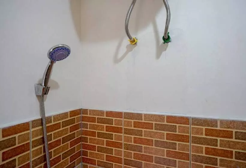 Majatalo Reddoorz Syariah Near Gor Satria 4