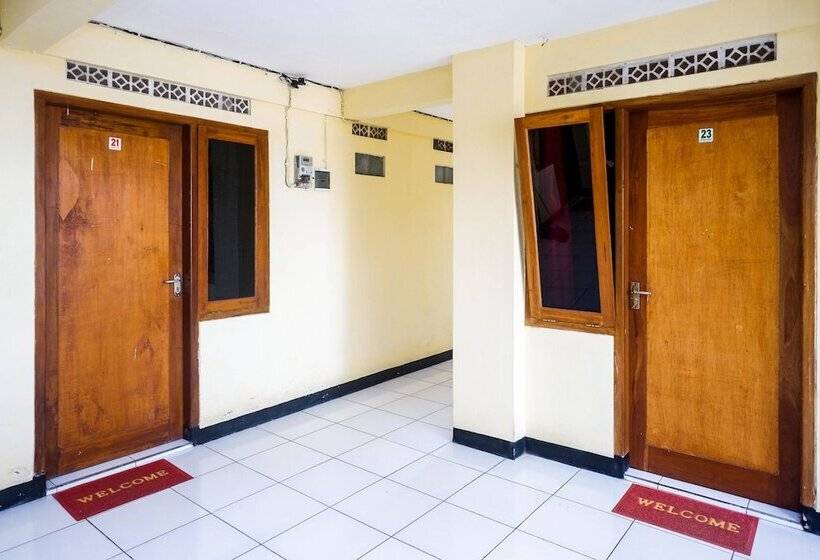 بنسيون Reddoorz Syariah Near Gor Satria 4