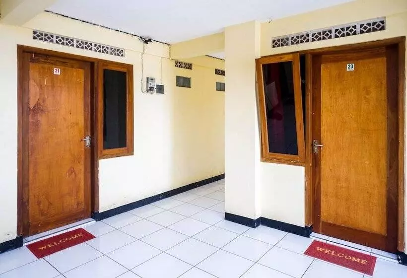 Majatalo Reddoorz Syariah Near Gor Satria 4