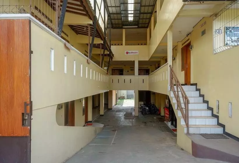 Majatalo Reddoorz Syariah Near Gor Satria 4