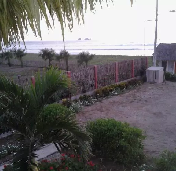 ユースホステル Cabañas El Manglar