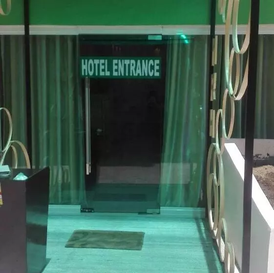 Retkeilymaja Meaco Royal Hotel   Tabaco