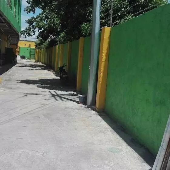 Retkeilymaja Meaco Royal Hotel   Tabaco